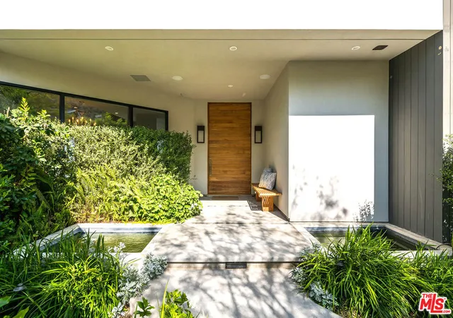 Photo 4 of Sale Pending at 8545 Charl Ln, Los Angeles, CA 90046 | MLS# 26876761 | Listing updated on 2026-10-08