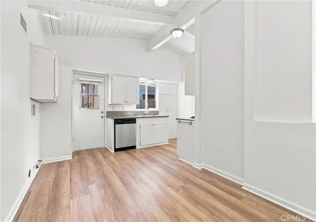 Photo 3 of Sale Pending at 7735 Zelzah Ave, Reseda, CA 91335 | MLS# OC26172873 | Listing updated on 2026-09-20