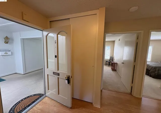 Photo 4 of Condo for sale at 1500 Rockledge Ln #5, Walnut Creek, CA 94595 | MLS# 41146071 | Listing updated on 2026-10-05