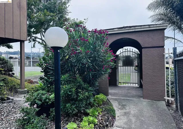 Photo 3 of Condo for sale at 2121 Vale Rd #17, San Pablo, CA 94806 | MLS# 41146078 | Listing updated on 2026-10-08