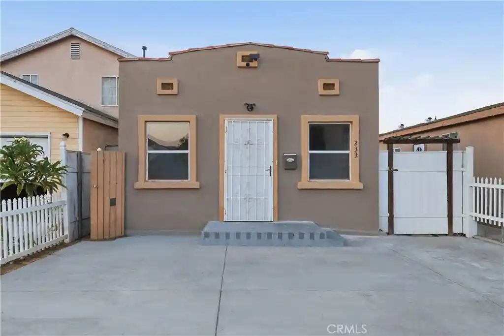 Photo 1 of Single family home for sale at 233 E Louise St, Long Beach, CA 90805 | MLS# SB26135743 | Listing updated on 2026-10-25