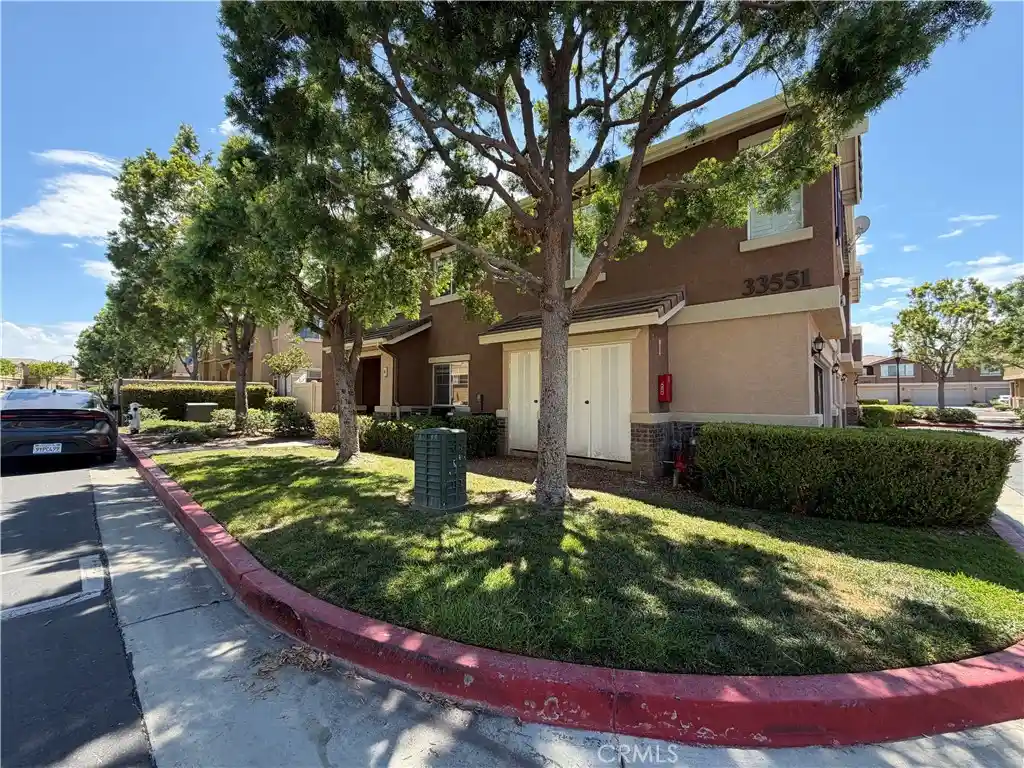 Listing Photo 2 - Condo for sale in 33551 Winston Wy located at 33551 Winston Wy, Temecula, CA 92592 - Unit 33551 Winston Wy