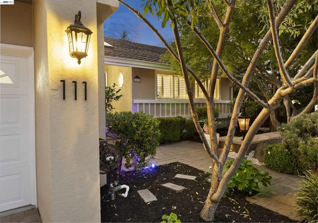 Photo 2 of Single family home for sale at 111 Silver Cloud Pl, Danville, CA 94526 | MLS# 41146097 | Listing updated on 2026-10-10