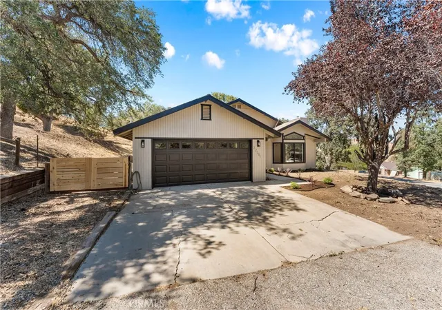 Photo 3 of Single family home for sale at 22381 William Tell Trail, Tehachapi, CA 93561 | MLS# SR26186220 | Listing updated on 2026-09-13
