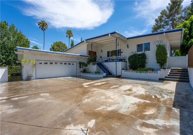 Photo 2 of Sale Pending at 22936 Crespi, Woodland Hills, CA 91364 | MLS# SR26182908 | Listing updated on 2026-10-02