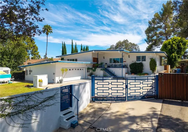 Photo 3 of Sale Pending at 22936 Crespi, Woodland Hills, CA 91364 | MLS# SR26182908 | Listing updated on 2026-10-02