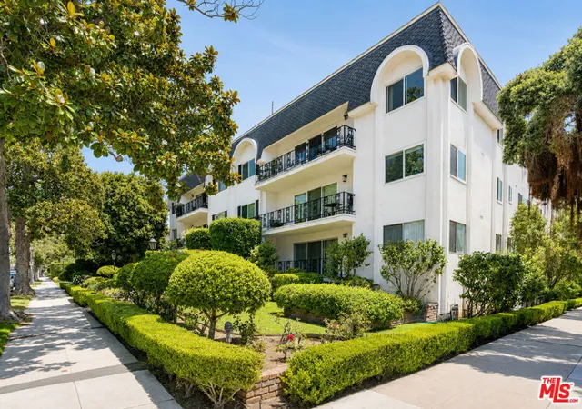 Condo for sale at 404 San Vicente Blvd #204, Santa Monica, CA 90402 | MLS# 26876487