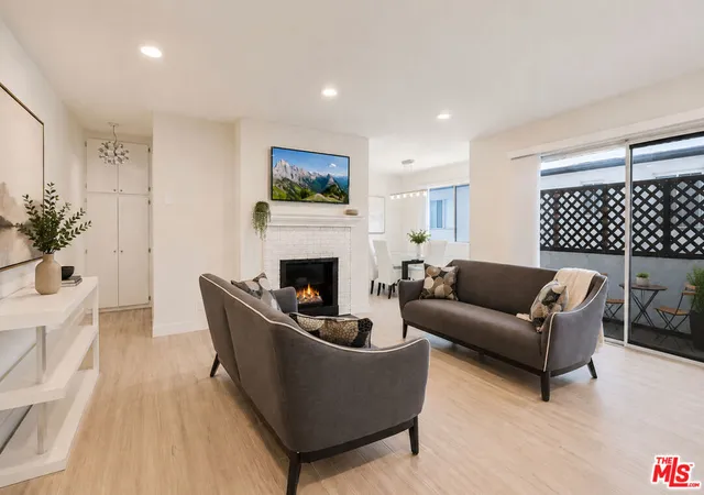 Listing Photo 4 - Condo for sale in building located at 404 San Vicente Blvd, Santa Monica, CA 90402 - Unit #204
