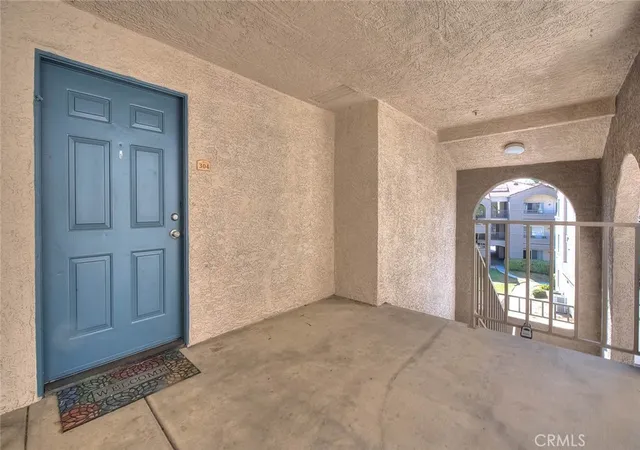Listing Photo 3 - Condo for sale in building located at 1015 La Terraza, Corona, CA 92879 - Unit #304