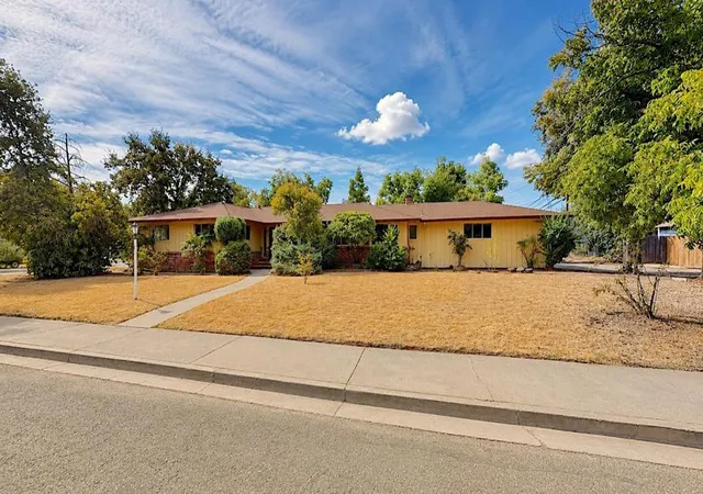 Photo 2 of Single family home for sale at 925 5th St, Lincoln, CA 95648 | MLS# ML82058957 | Listing updated on 2026-10-12