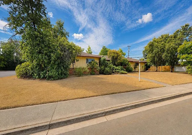 Photo 3 of Single family home for sale at 925 5th St, Lincoln, CA 95648 | MLS# ML82058957 | Listing updated on 2026-10-12