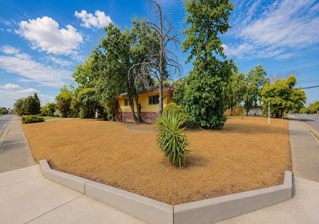 Photo 3 of Single family home for sale at 925 5Th St, Lincoln, CA 95648 | MLS# ML82058957 | Listing updated on 2026-10-12