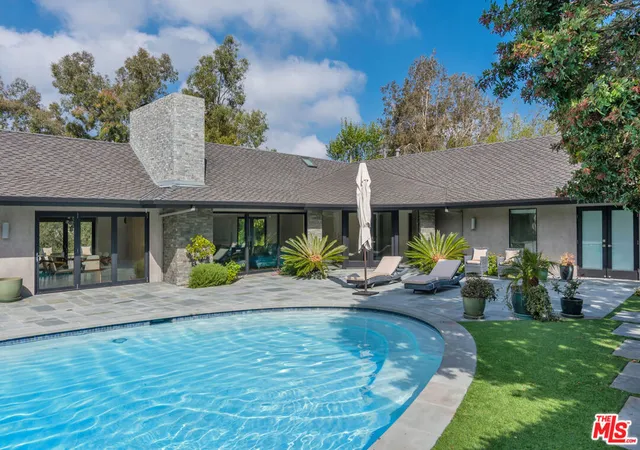 Photo 3 of Single family home for sale at 3035 Lake Glen Dr, Beverly Hills, CA 90210 | MLS# 26876963 | Listing updated on 2026-09-13
