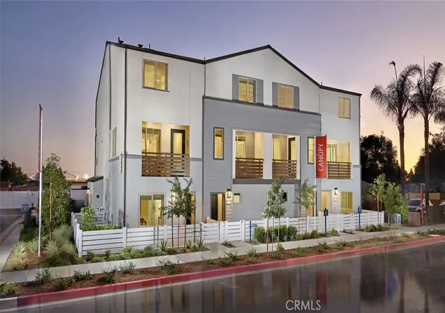 Townhouse for sale at 1306 W W Oakcrest Paseo, Ontario, CA 91762 | MLS# OC26186516