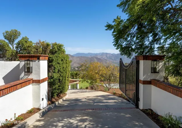 Photo 1 of Single family home for sale at 6022 Cielo Vista Ct, Camarillo, CA 93012 | MLS# 226004065 | Listing updated on 2026-10-07