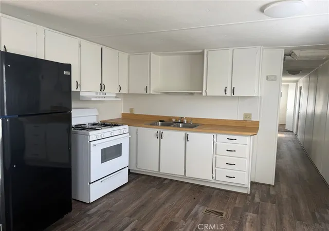 Photo 3 of Manufactured home for sale at 22601 Bear Valley Rd #35, Apple Valley, CA 92308 | MLS# HD26186367 | Listing updated on 2026-10-12