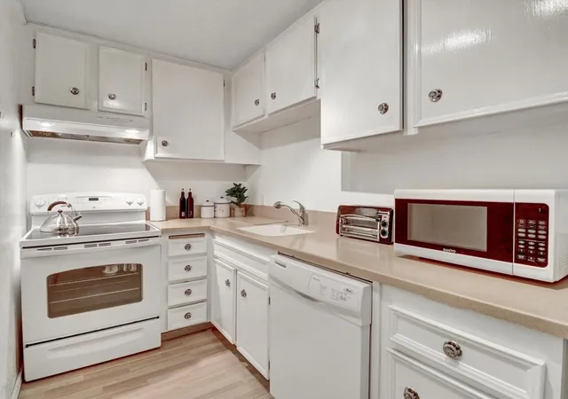 Photo 3 of Condo for sale at 2860 N Los Felices Rd #206, Palm Springs, CA 92262 | MLS# 219151843DA | Listing updated on 2026-10-01