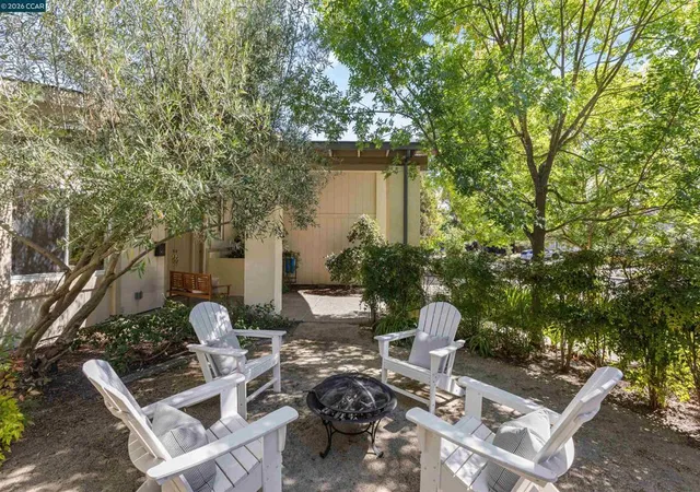 Photo 3 of Sale Pending at 7 Leeds Ct, Danville, CA 94526 | MLS# 41146142 | Listing updated on 2026-09-13