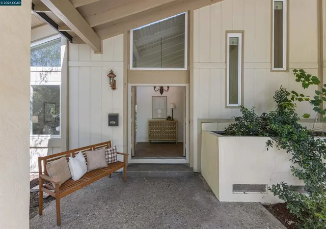 Photo 4 of Sale Pending at 7 Leeds Ct, Danville, CA 94526 | MLS# 41146142 | Listing updated on 2026-09-13