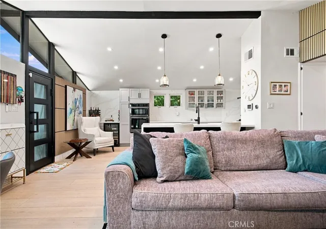 Photo 3 of Single family home for sale at 19705 Hamlin St, Woodland Hills, CA 91367 | MLS# SR26177741 | Listing updated on 2026-09-26