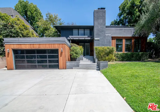 Photo 1 of Single family home for sale at 135 Club Rd, Pasadena, CA 91105 | MLS# 26876589 | Listing updated on 2026-09-21