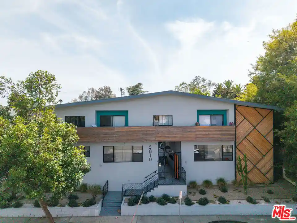 Photo 1 of Sale Pending at 5810 San Vicente Blvd, Los Angeles, CA 90019 | MLS# 26880445 | Listing updated on 2026-10-16