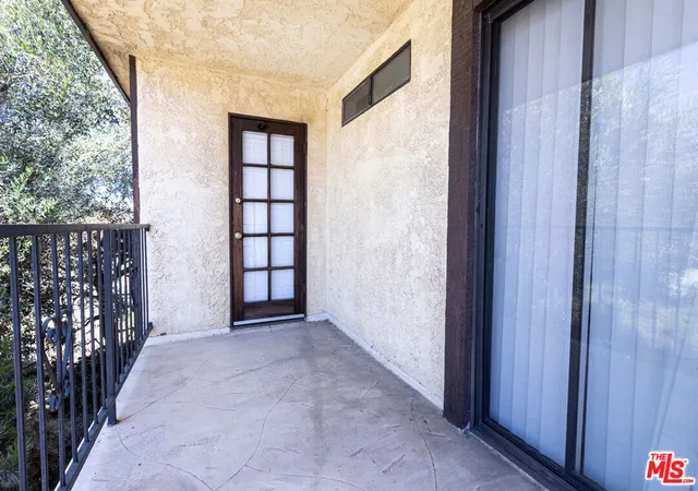 Listing Photo 4 - Condo for sale in building located at 13400 Doty Ave, Hawthorne, CA 90250 - Unit #1