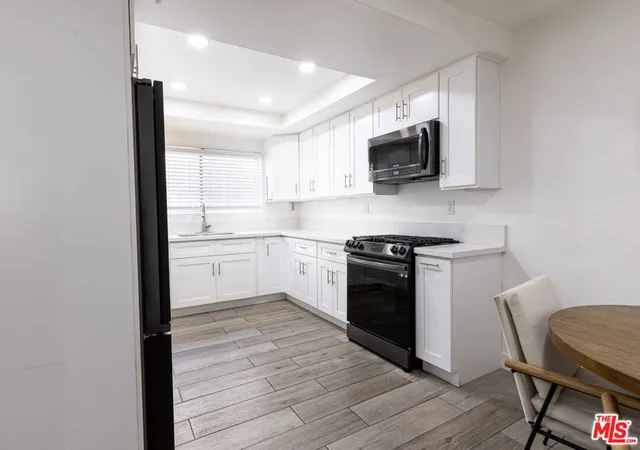 Listing Photo 5 - Condo for sale in building located at 13400 Doty Ave, Hawthorne, CA 90250 - Unit #1