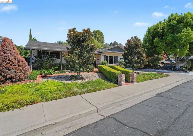 Photo 3 of Single family home for sale at 4005 Rimrock Dr, Antioch, CA 94509 | MLS# 41146167 | Listing updated on 2026-10-03
