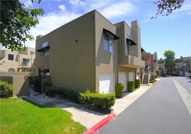 Photo 2 of Condo for sale at 27897 Cinnamon, Mission Viejo, CA 92691 | MLS# OC26186801 | Listing updated on 2026-10-12