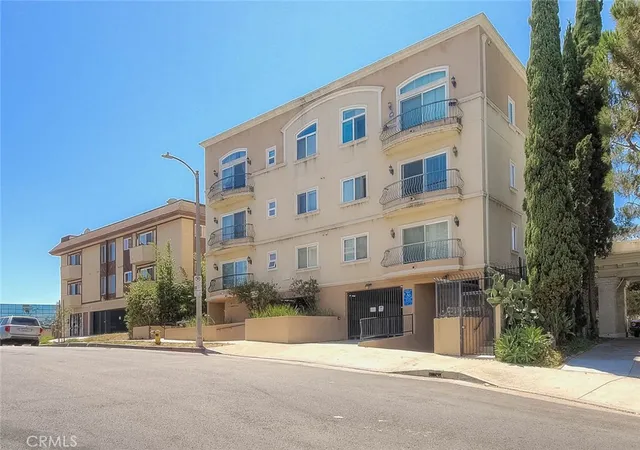 Condo for sale at 971 S St Andrews #101, Los Angeles, CA 90019 | MLS# TR26185743