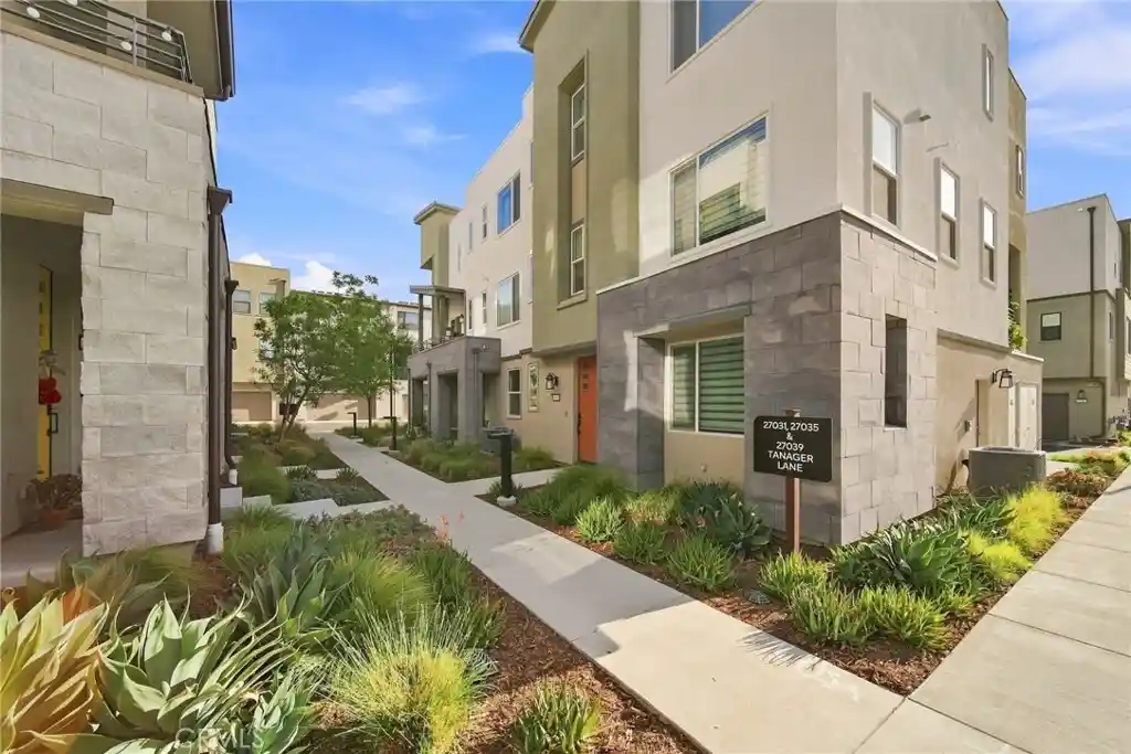 Townhouse for sale at 27035 Tanager, Valencia, CA 91381 | MLS# SR26186717