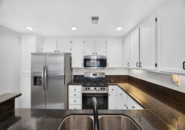 Listing Photo 5 - Condo for sale in building located at 1885 Rennes Pl, Chula Vista, CA 91913 - Unit #2232