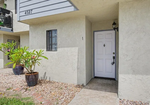 Listing Photo 4 - Condo for sale in building located at 4527 Contour Blvd, San Diego, CA 92115 - Unit #1