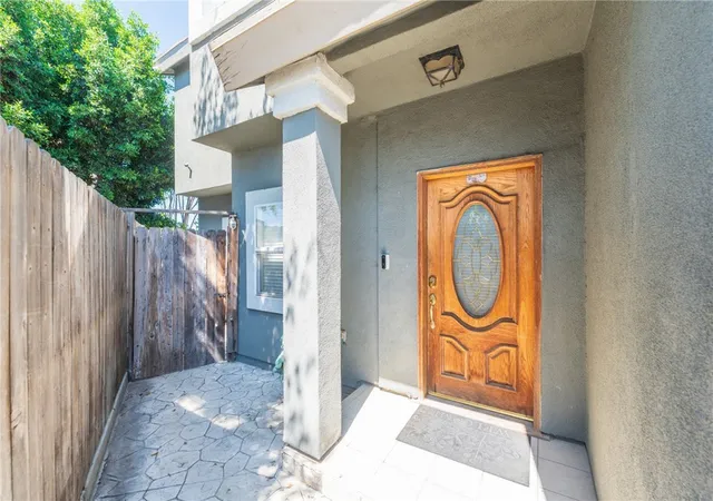 Listing Photo 4 - Condo for sale in building located at 11137 S Freeman, Inglewood, CA 90304 - Unit #F