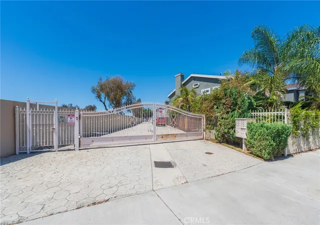 Listing Photo 5 - Condo for sale in building located at 11137 S Freeman, Inglewood, CA 90304 - Unit #F