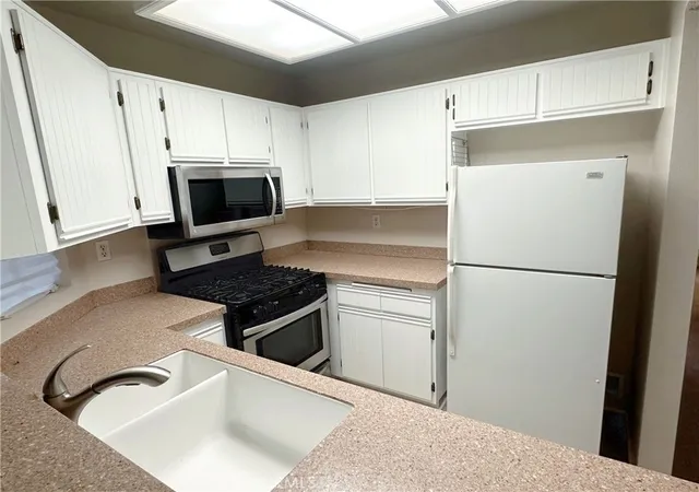 Photo 4 of Sale Pending at 23709 #232 Del Monte Dr #232, Valencia, CA 91355 | MLS# SR26187244 | Listing updated on 2026-10-12