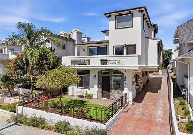 Townhouse for sale at 310 N Catalina #A, Redondo Beach, CA 90277 | MLS# SB26185801
