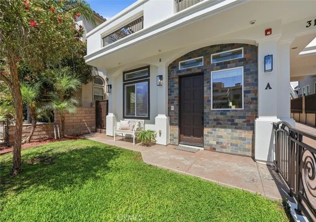 Photo 3 of Townhouse for sale at 310 N Catalina #A, Redondo Beach, CA 90277 | MLS# SB26185801 | Listing updated on 2026-10-07