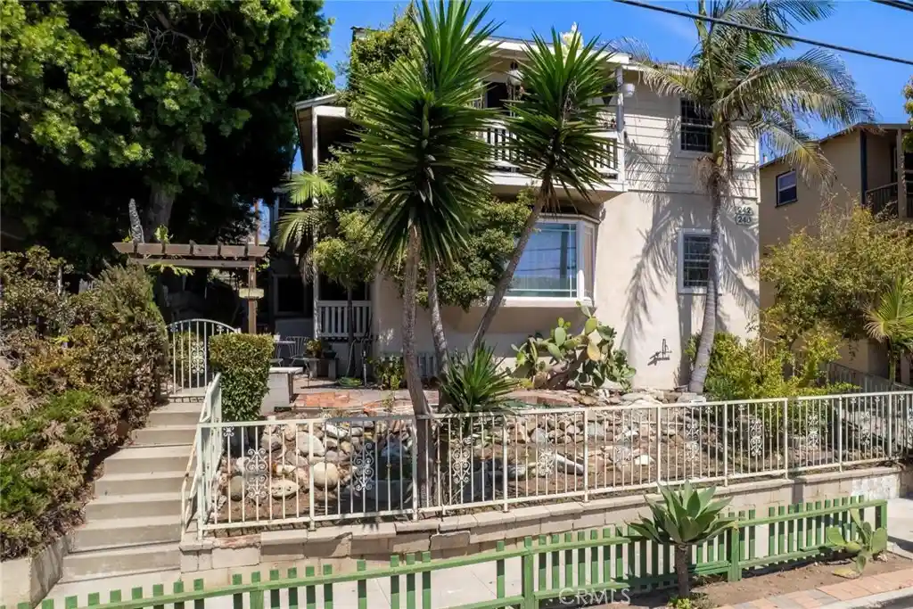 Multi family home for sale at 240 Hampton Dr, Venice, CA 90291 | MLS# SB26181932