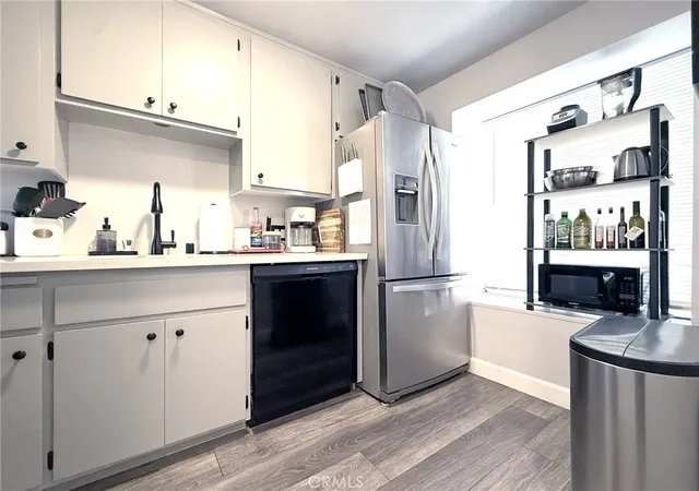 Photo 4 of Townhouse for sale at 1600 Redondo Ave #2, Long Beach, CA 90804 | MLS# BB26186461 | Listing updated on 2026-08-31