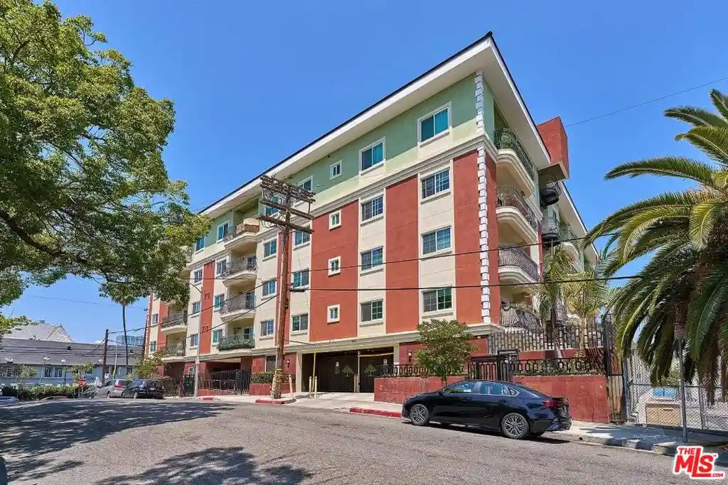 Listing Photo 1 - Condo for sale in 944 S Serrano Ave located at 944 S Serrano Ave, Los Angeles, CA 90065 - Unit #301