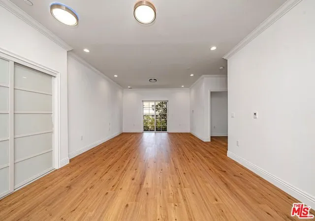 Listing Photo 4 - Condo for sale in building located at 944 S Serrano Ave, Los Angeles, CA 90065 - Unit #301