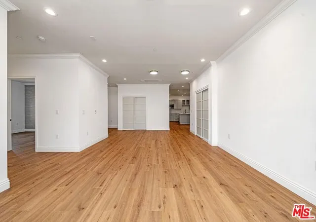 Listing Photo 5 - Condo for sale in building located at 944 S Serrano Ave, Los Angeles, CA 90065 - Unit #301