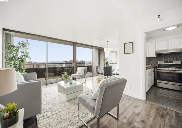 Photo 2 of Sale Pending at 801 Franklin St #1406, Oakland, CA 94607 | MLS# 41146252 | Listing updated on 2026-09-13