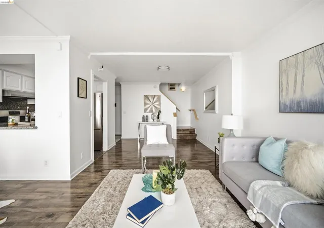 Photo 4 of Sale Pending at 801 Franklin St #1406, Oakland, CA 94607 | MLS# 41146252 | Listing updated on 2026-09-13