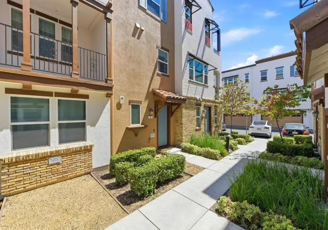 Photo 2 of Condo for sale at 2733 Sorano Ct #6, San Jose, CA 95111 | MLS# ML82059084 | Listing updated on 2026-10-05