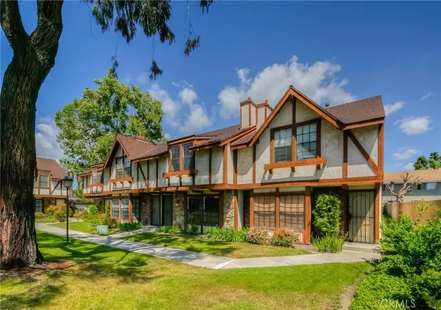 Condo for sale at 1173 S Paula #19, Fullerton, CA 92833 | MLS# RS26165619