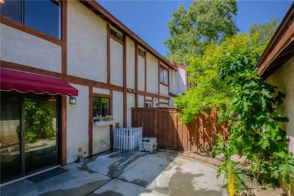 Listing Photo 2 - Condo for sale in 1173 S Paula located at 1173 S Paula, Fullerton, CA 92833 - Unit #19