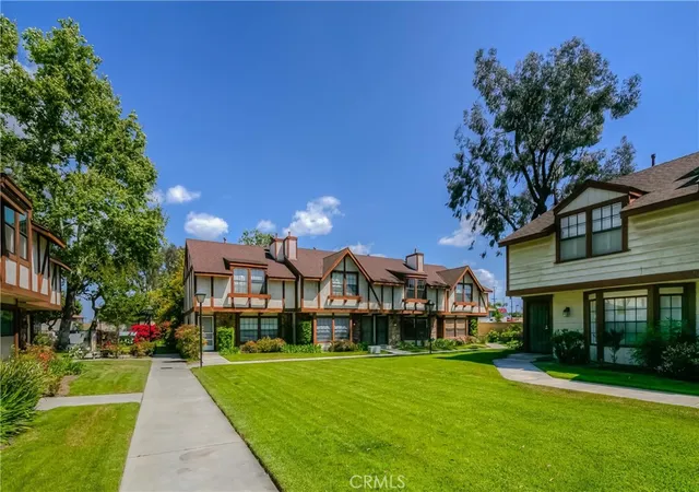 Listing Photo 4 - Condo for sale in building located at 1173 S Paula, Fullerton, CA 92833 - Unit #19